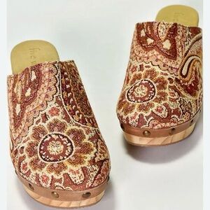 Five World Zorba brown tapestry wood clog